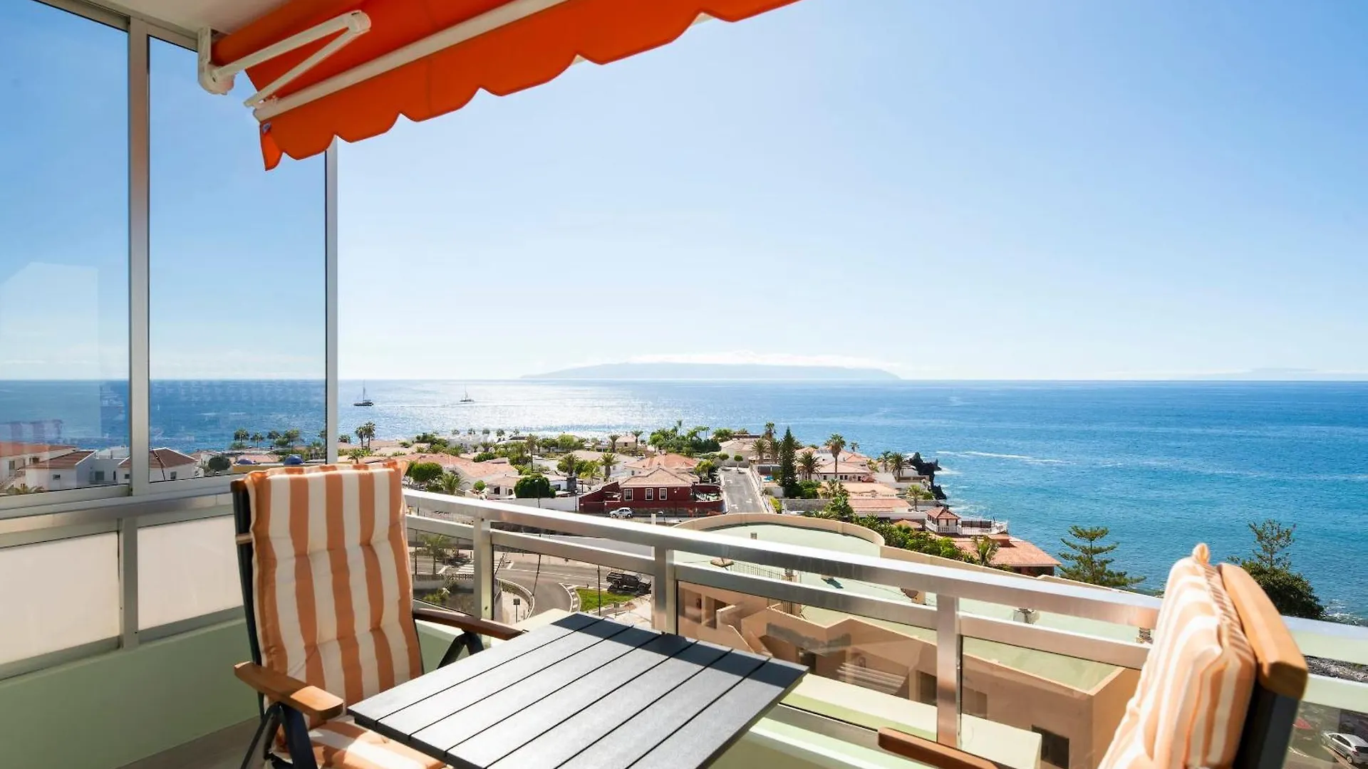 Modern Cozy Ocean View Apartment Near The Beach With Swimming Pool In Complex Puerto de Santiago  Espagne